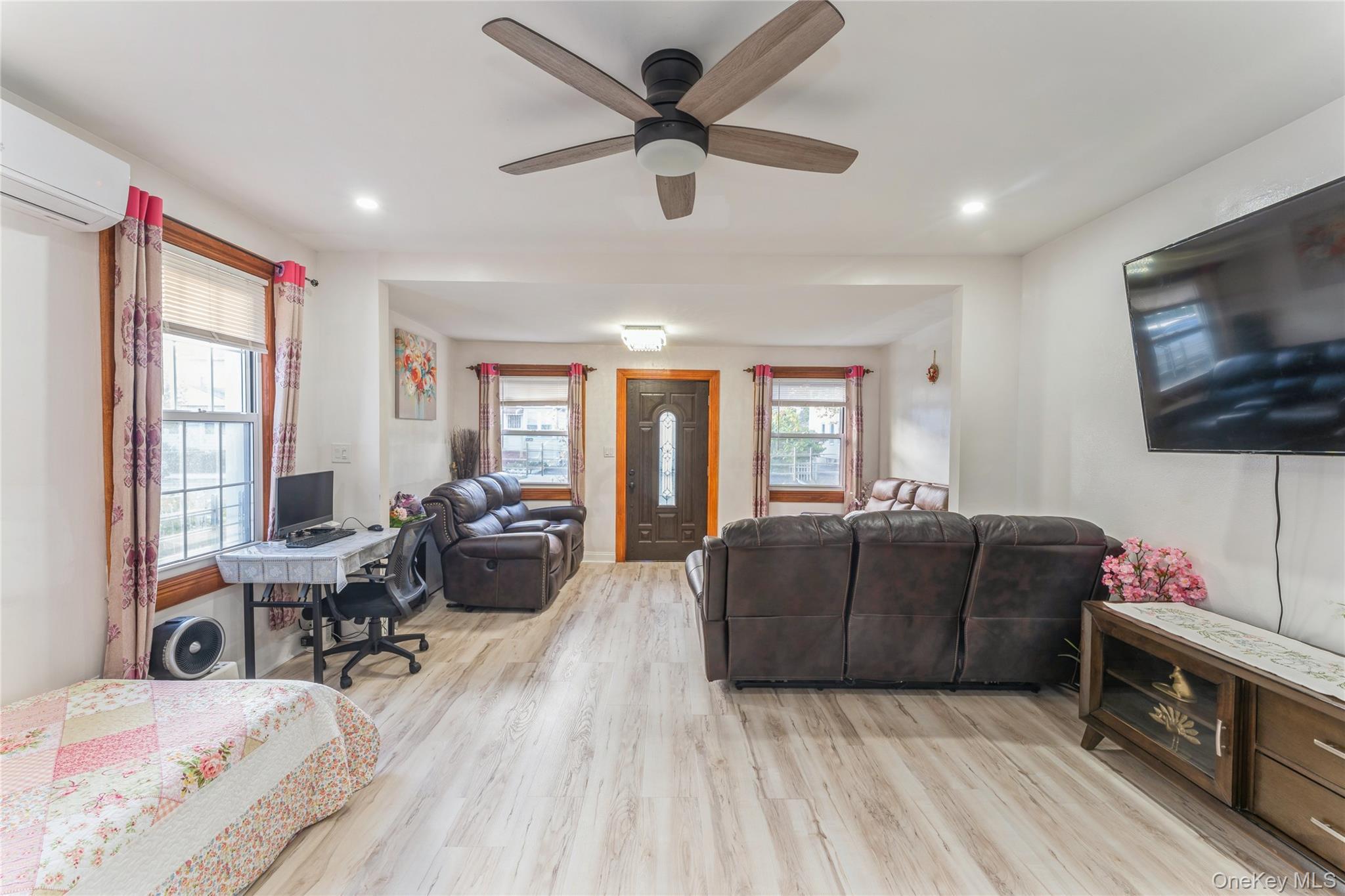 Single Family Coolidge Queens, NY 11432, MLS-924138-4