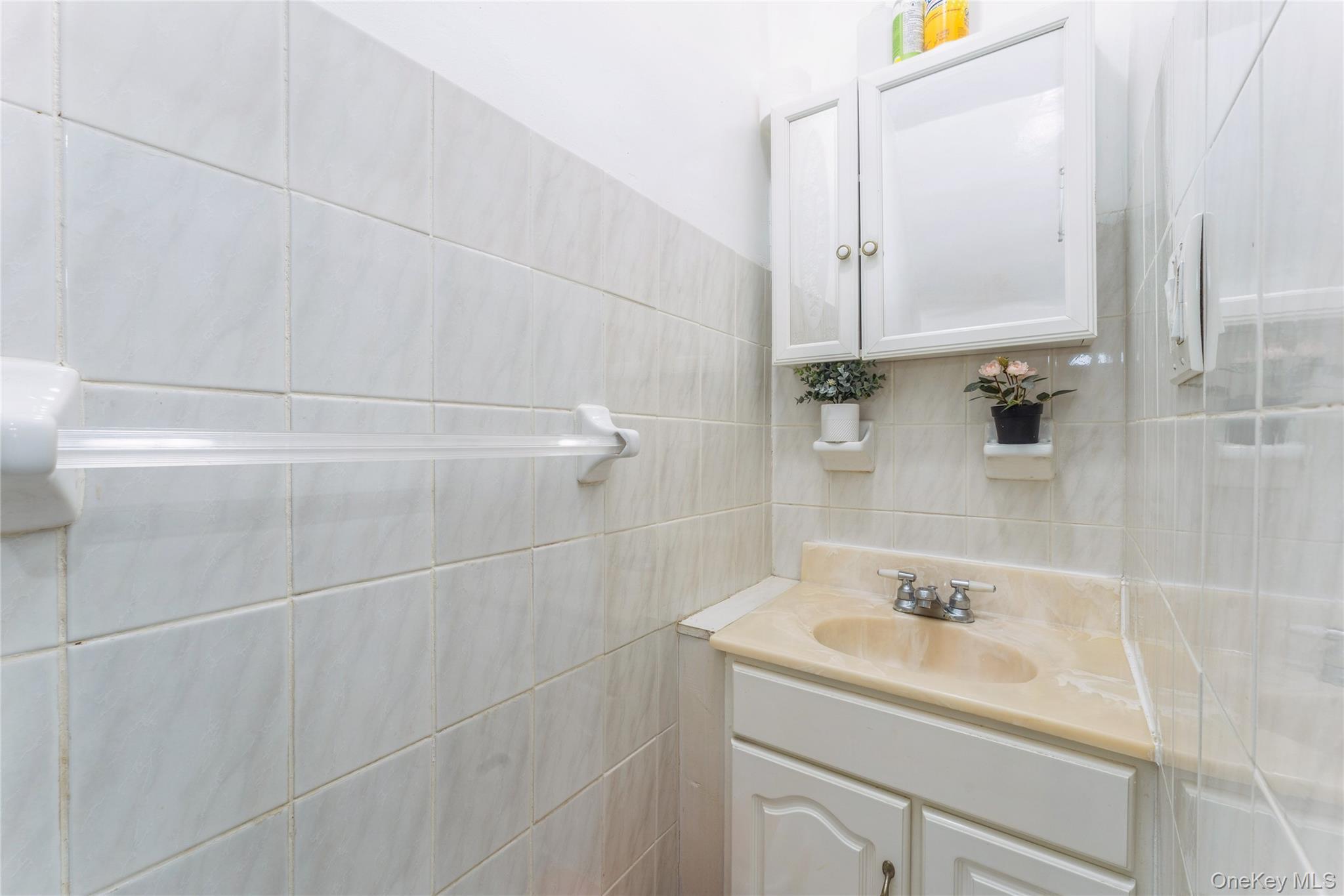 Single Family Coolidge Queens, NY 11432, MLS-924138-9