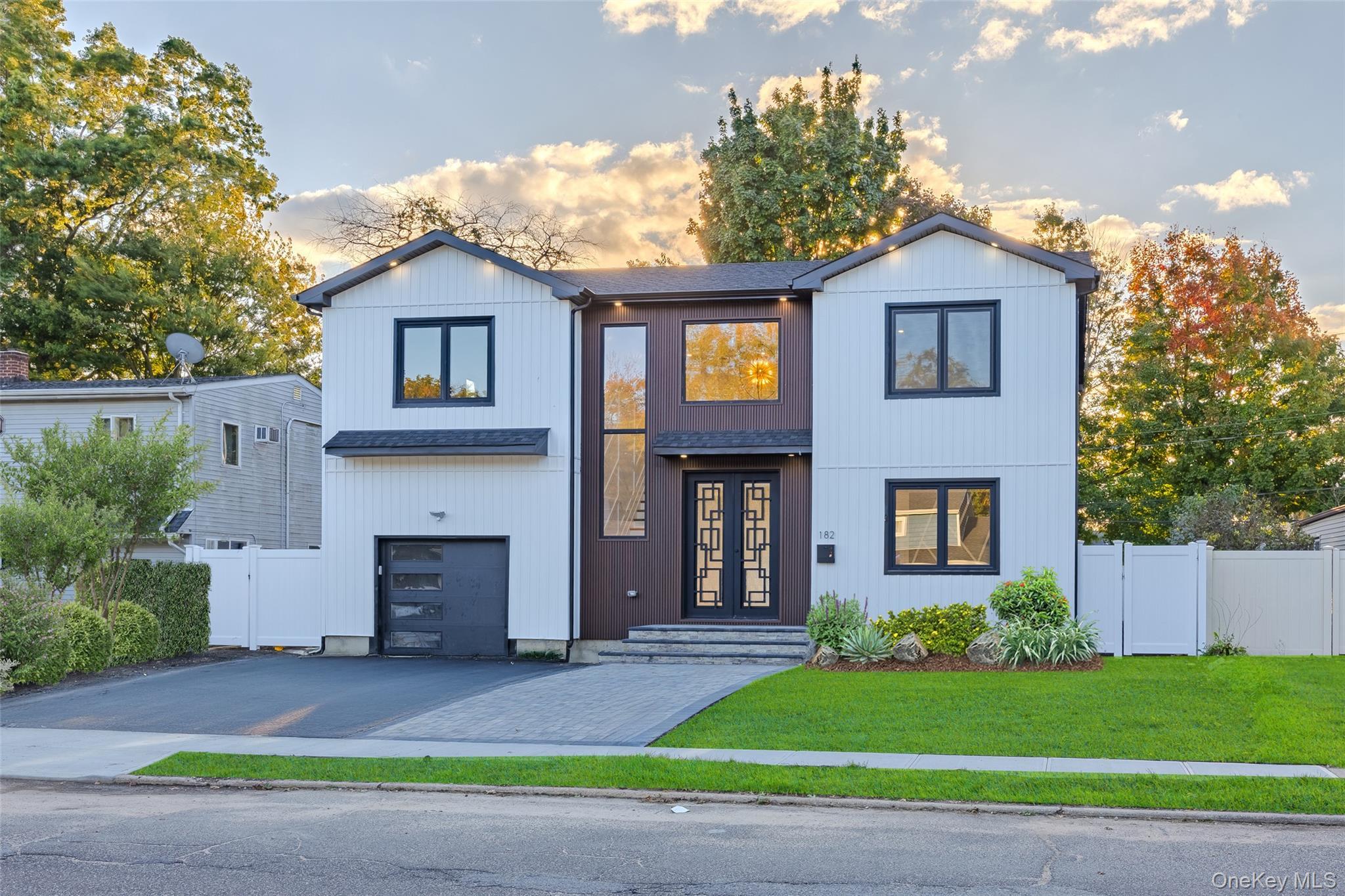 Single Family Friends Nassau County, NY 11590, MLS-924139-35