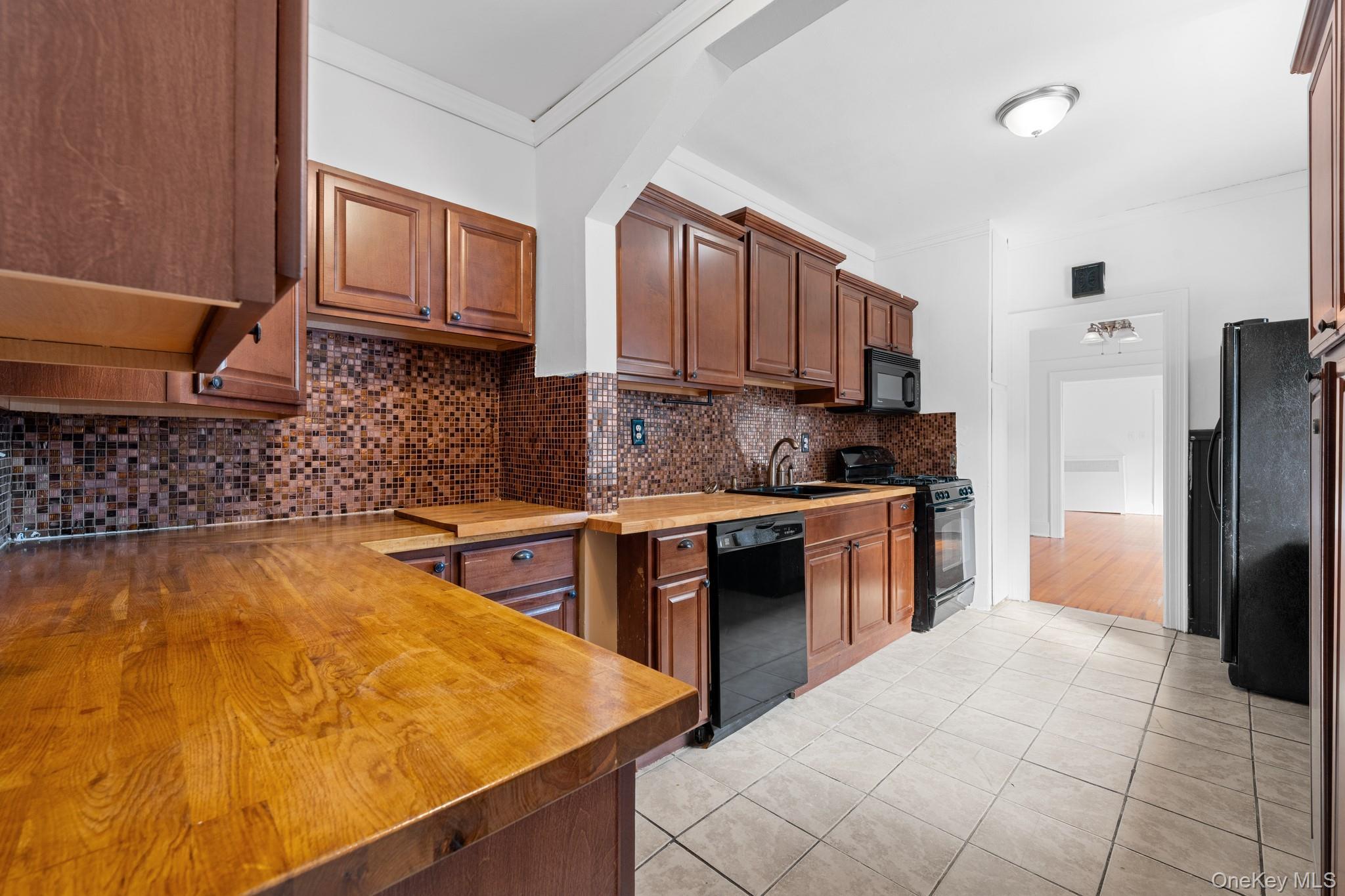 Single Family Virginia  Bronx, NY 10472, MLS-924220-12