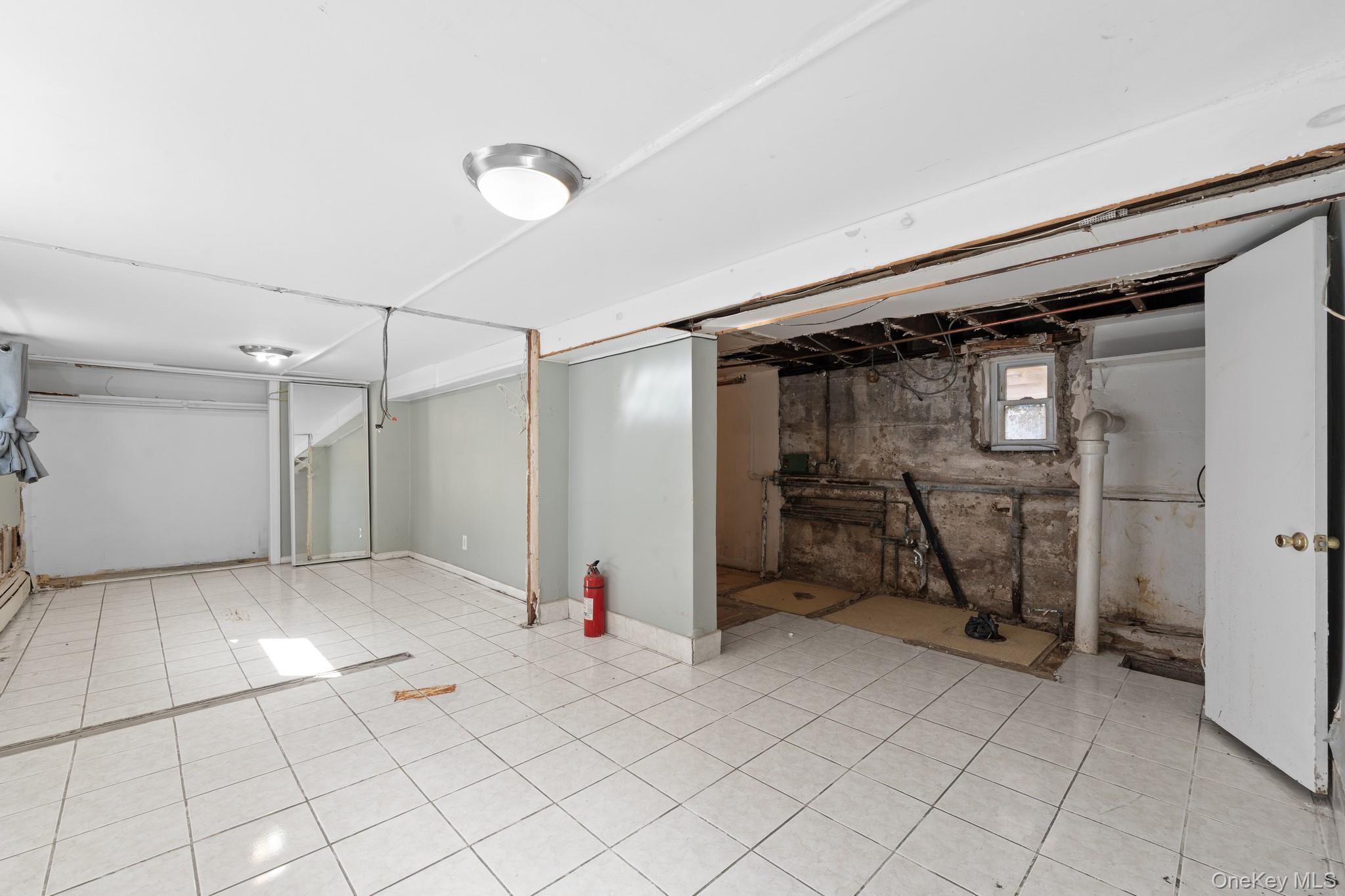 Single Family Virginia  Bronx, NY 10472, MLS-924220-23