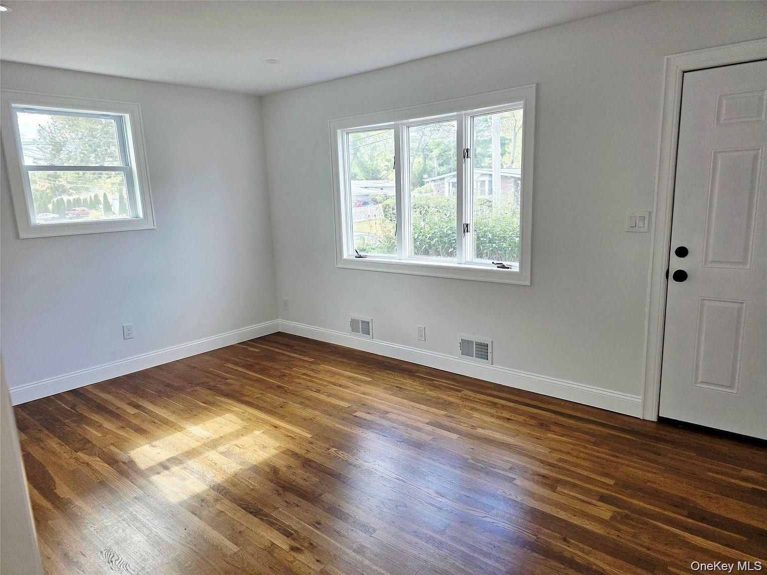 Single Family Midday Suffolk County, NY 11720, MLS-924277-11