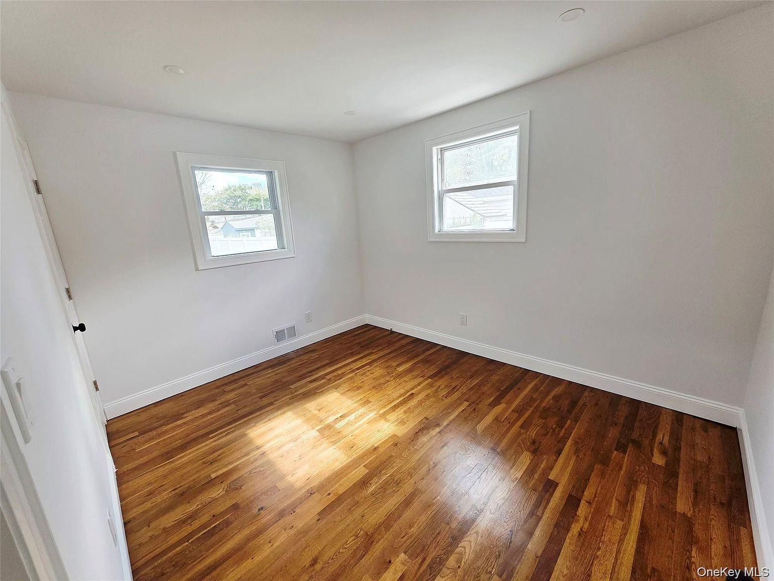 Single Family Midday Suffolk County, NY 11720, MLS-924277-12