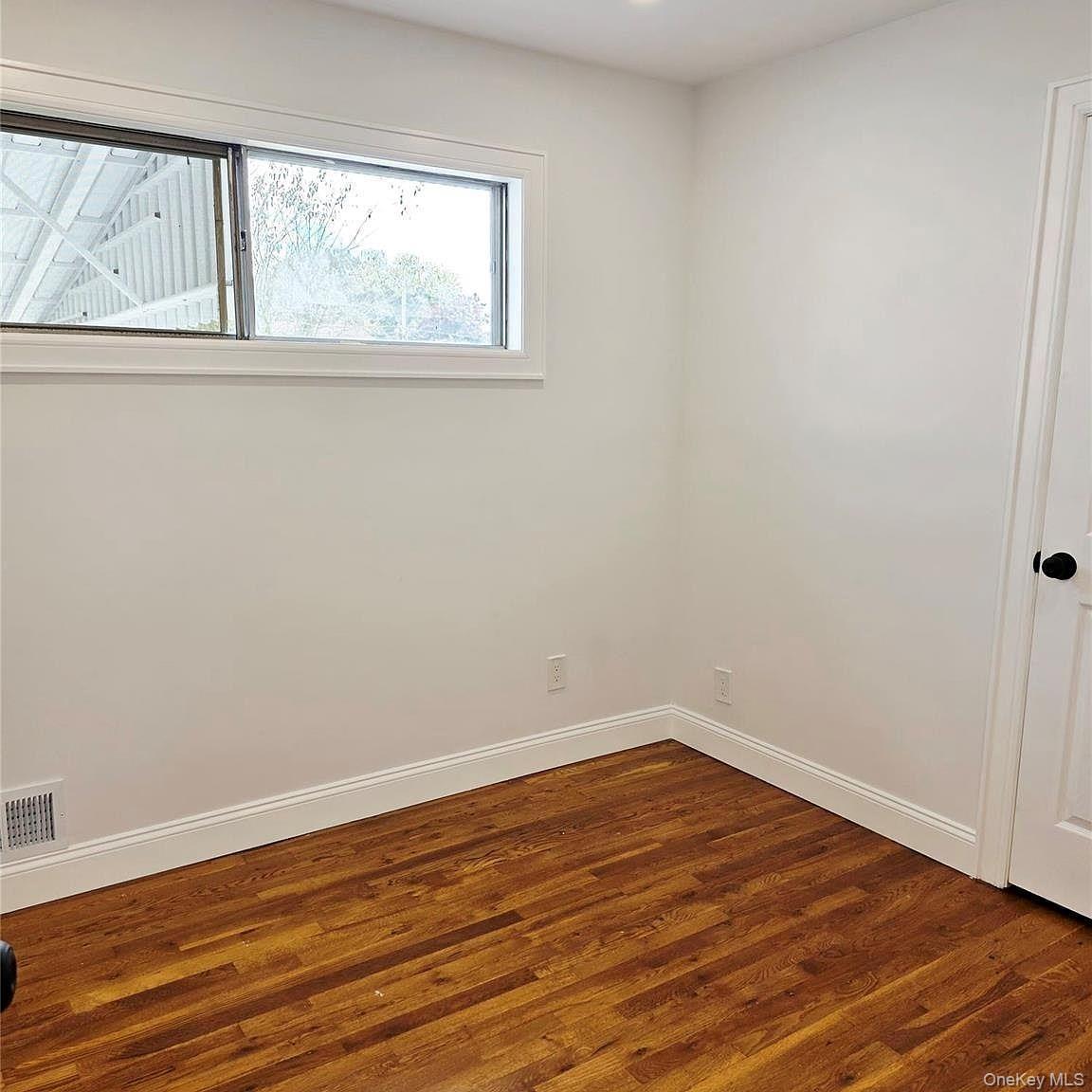 Single Family Midday Suffolk County, NY 11720, MLS-924277-13