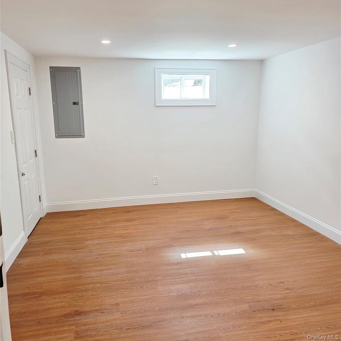 Single Family Midday Suffolk County, NY 11720, MLS-924277-14