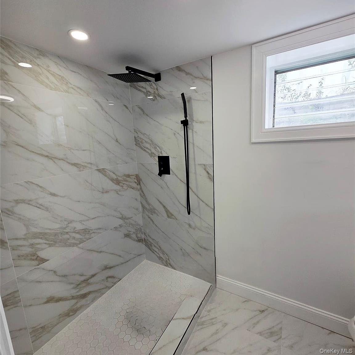 Single Family Midday Suffolk County, NY 11720, MLS-924277-15