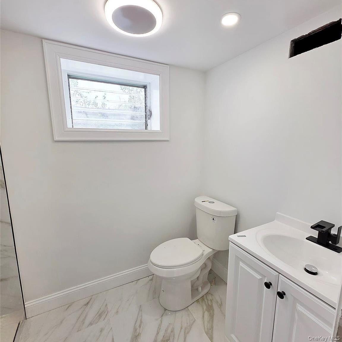 Single Family Midday Suffolk County, NY 11720, MLS-924277-16