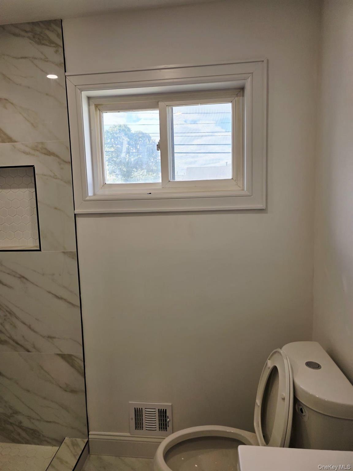 Single Family Midday Suffolk County, NY 11720, MLS-924277-18