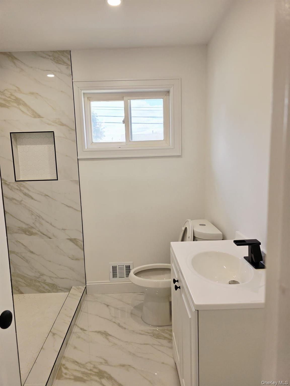 Single Family Midday Suffolk County, NY 11720, MLS-924277-19