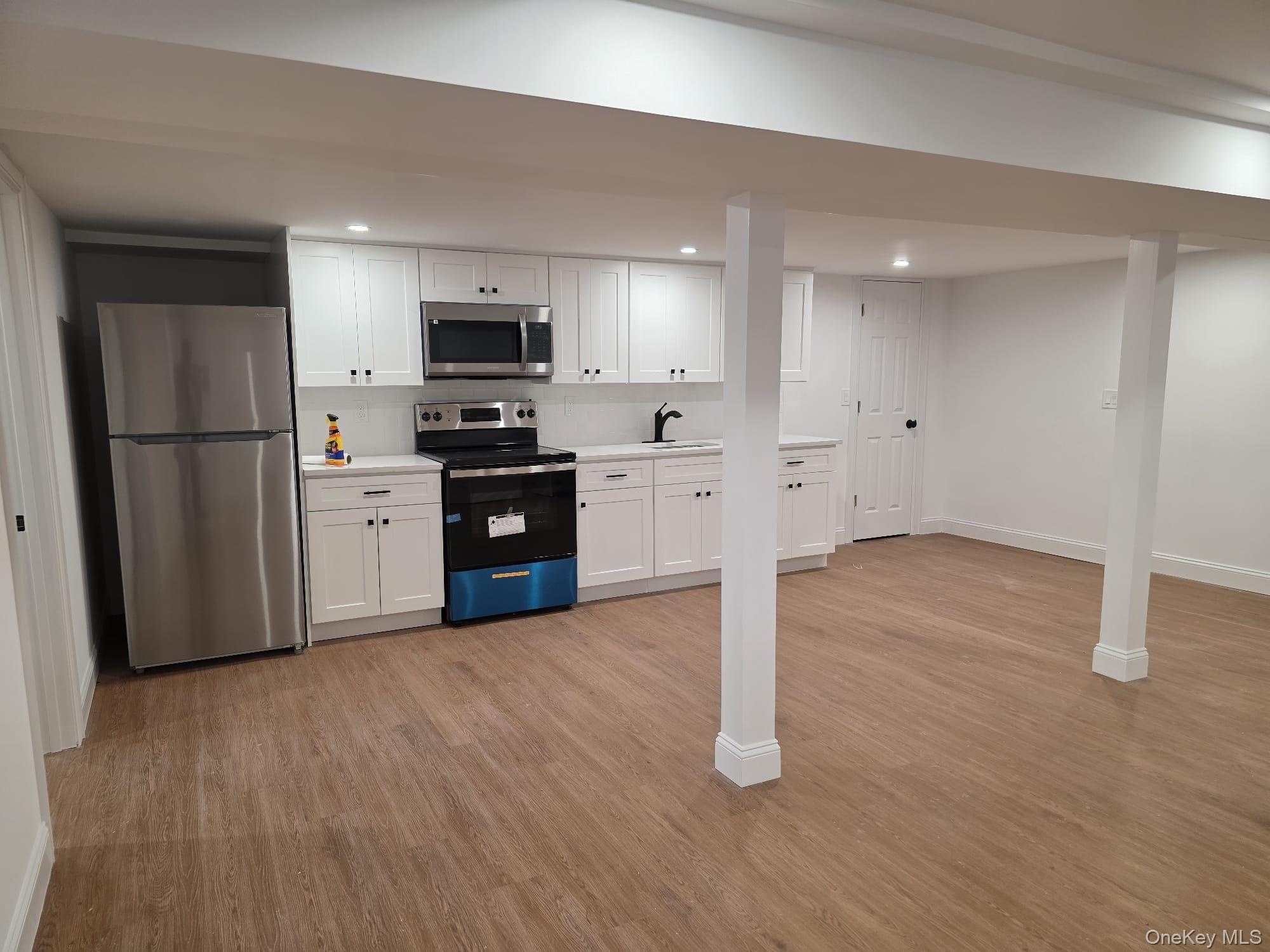 Single Family Midday Suffolk County, NY 11720, MLS-924277-20