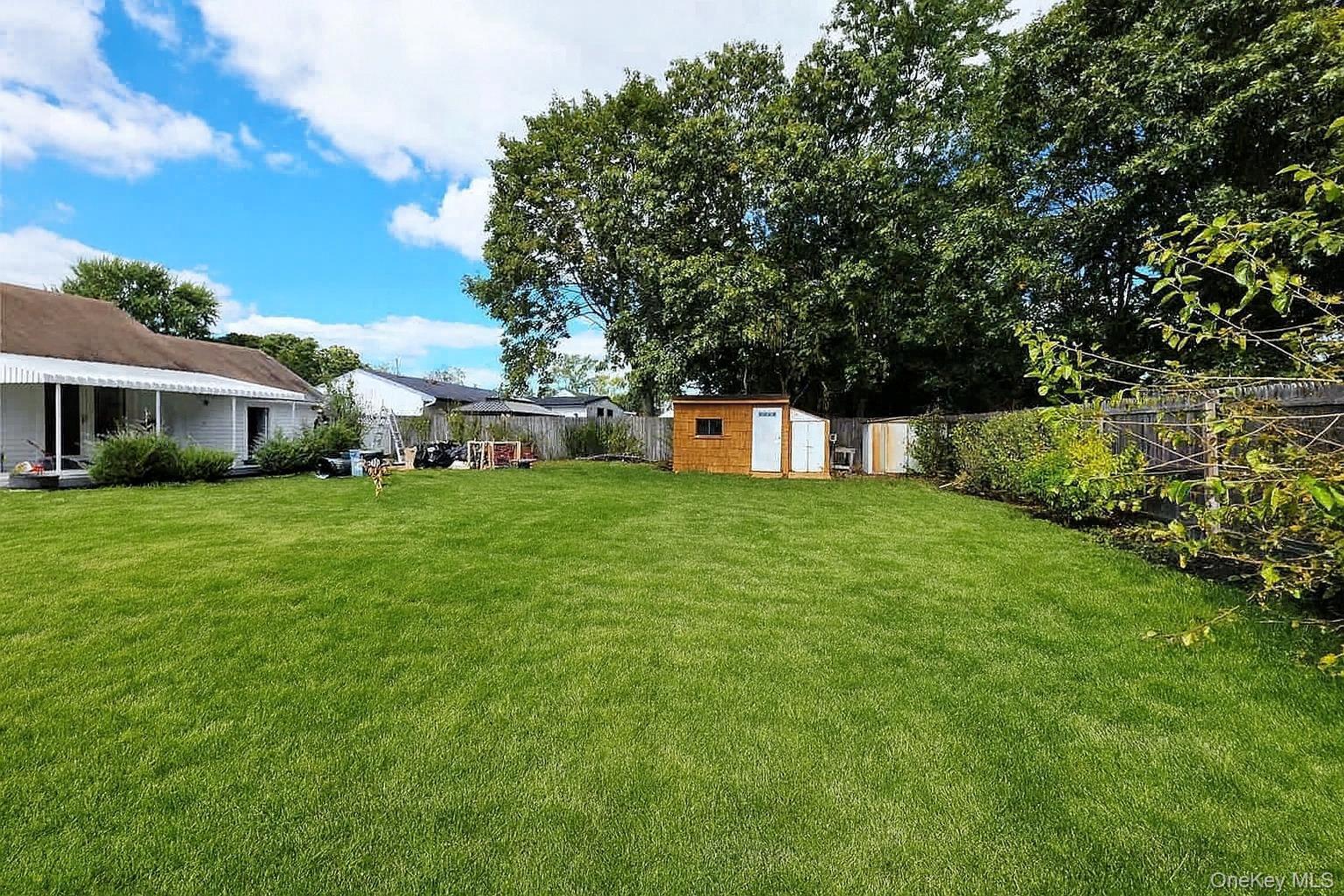 Single Family Midday Suffolk County, NY 11720, MLS-924277-22