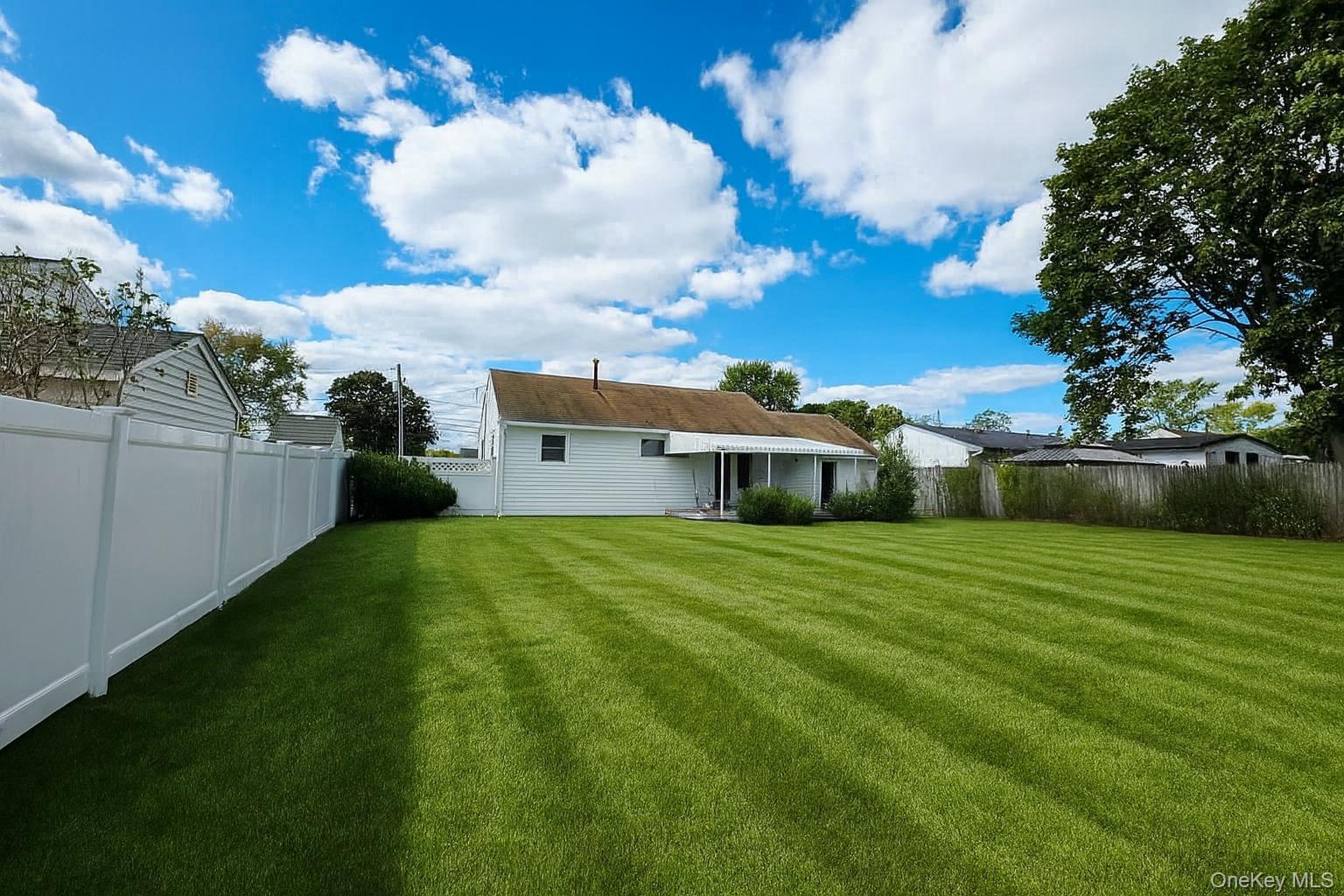 Single Family Midday  Suffolk County, NY 11720, MLS-924277-24