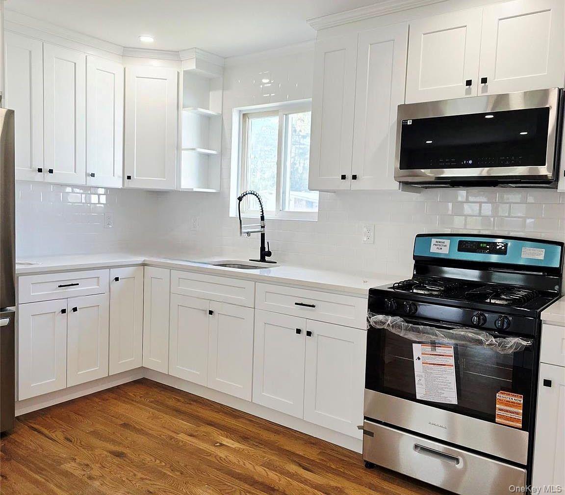 Single Family Midday Suffolk County, NY 11720, MLS-924277-4