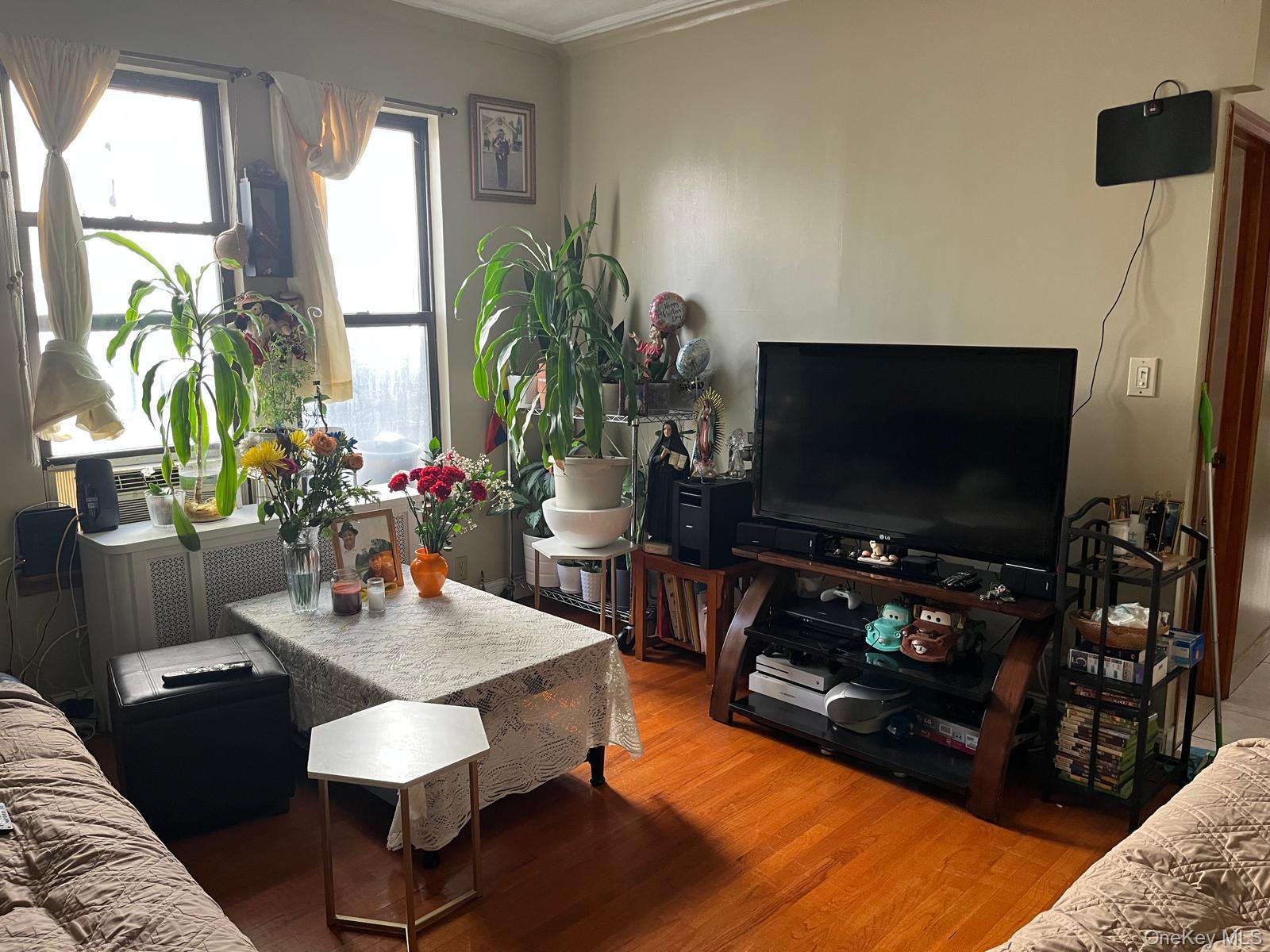 Single Family 100th Queens, NY 11368, MLS-924304-10