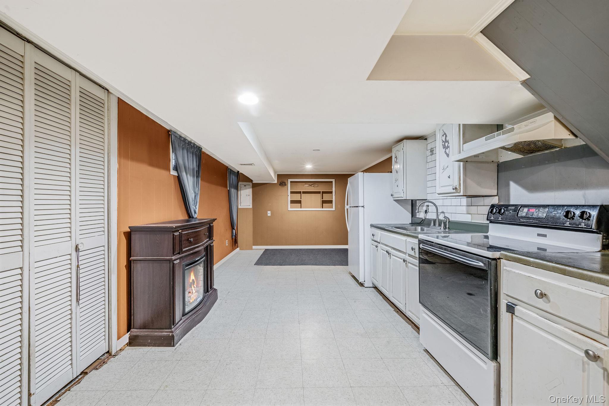 Single Family 2nd Suffolk County, NY 11729, MLS-924308-15