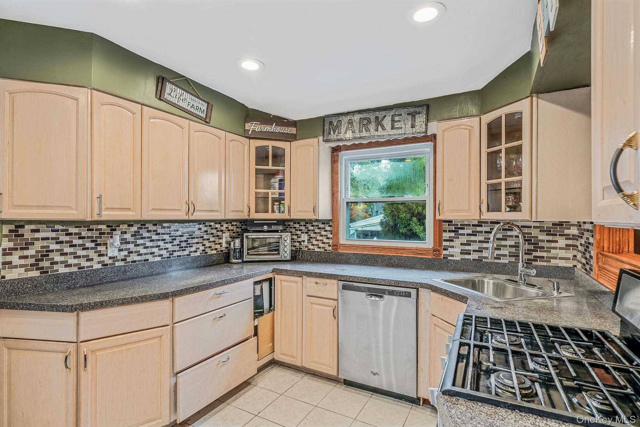 Single Family 2nd Suffolk County, NY 11729, MLS-924308-5