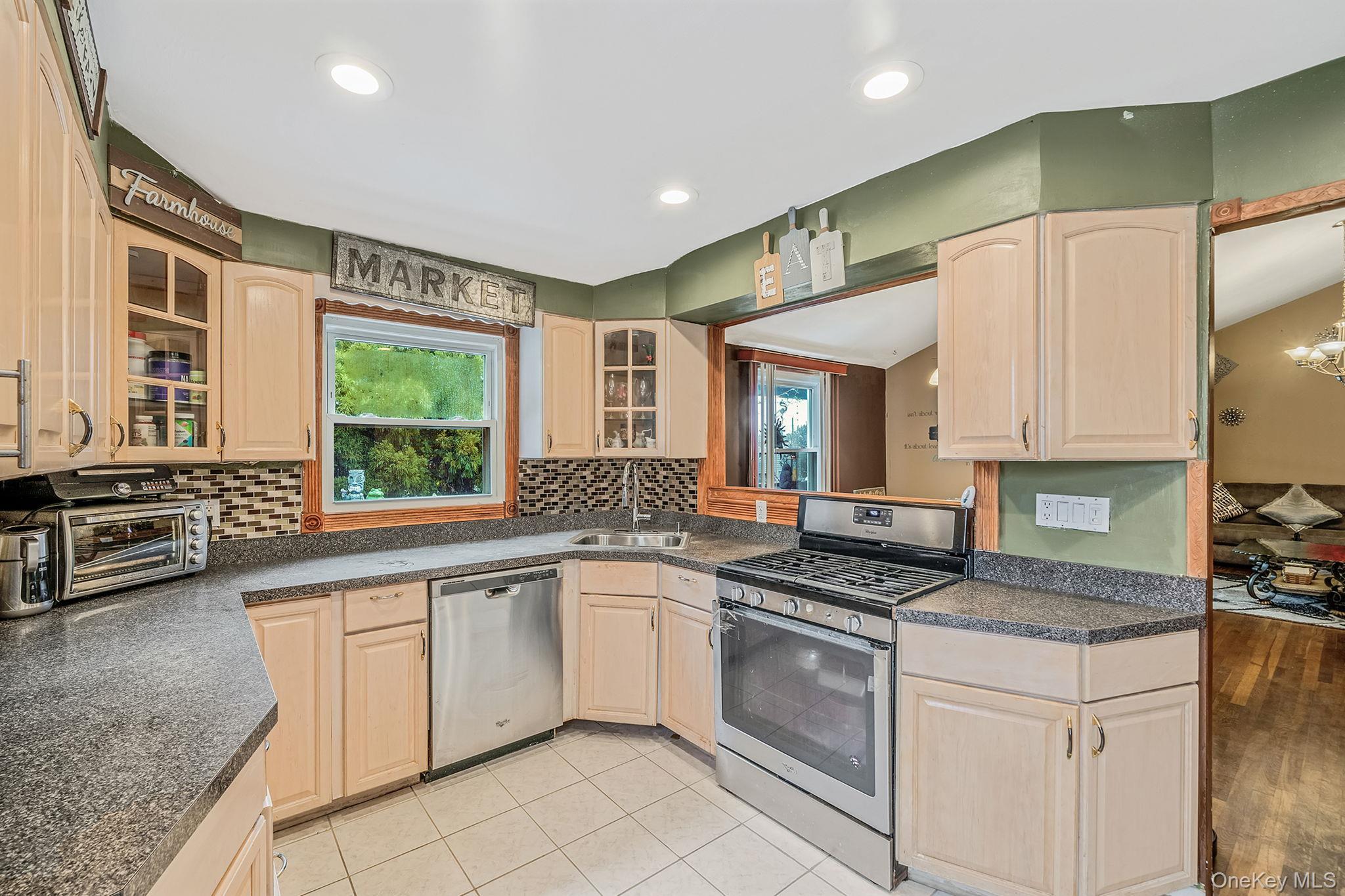 Single Family 2nd Suffolk County, NY 11729, MLS-924308-6