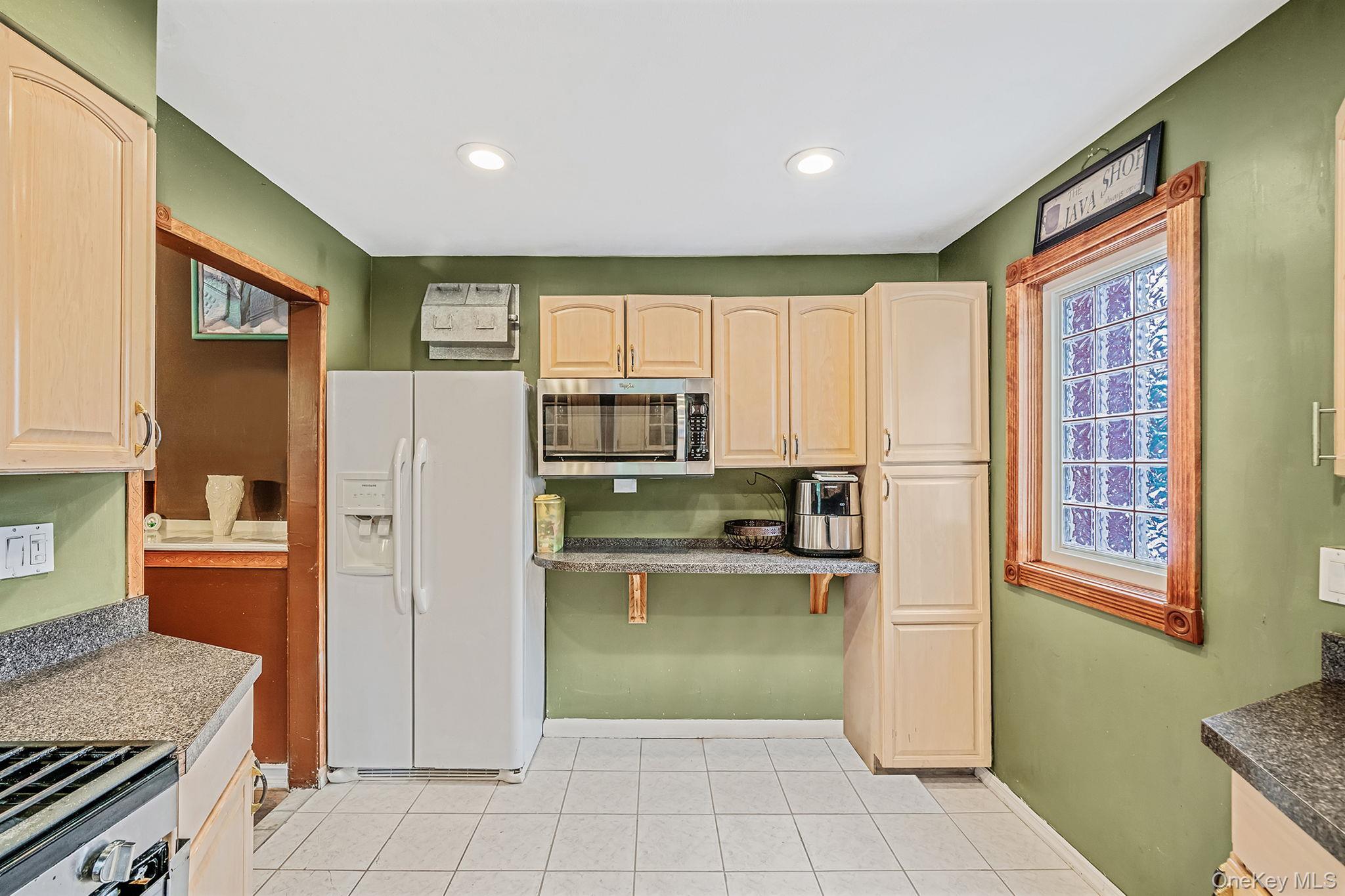 Single Family 2nd Suffolk County, NY 11729, MLS-924308-7