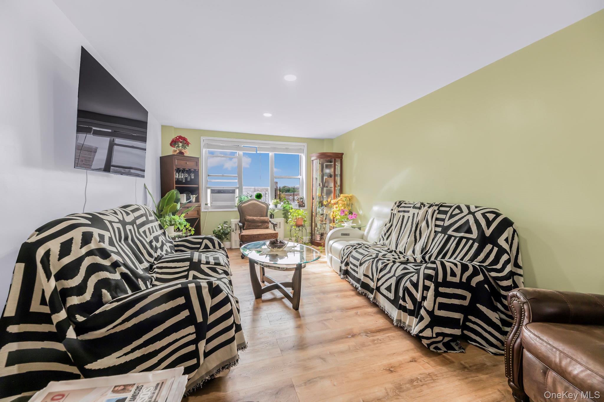 Coop Riverdale  Westchester County, NY 10705, MLS-924330-10