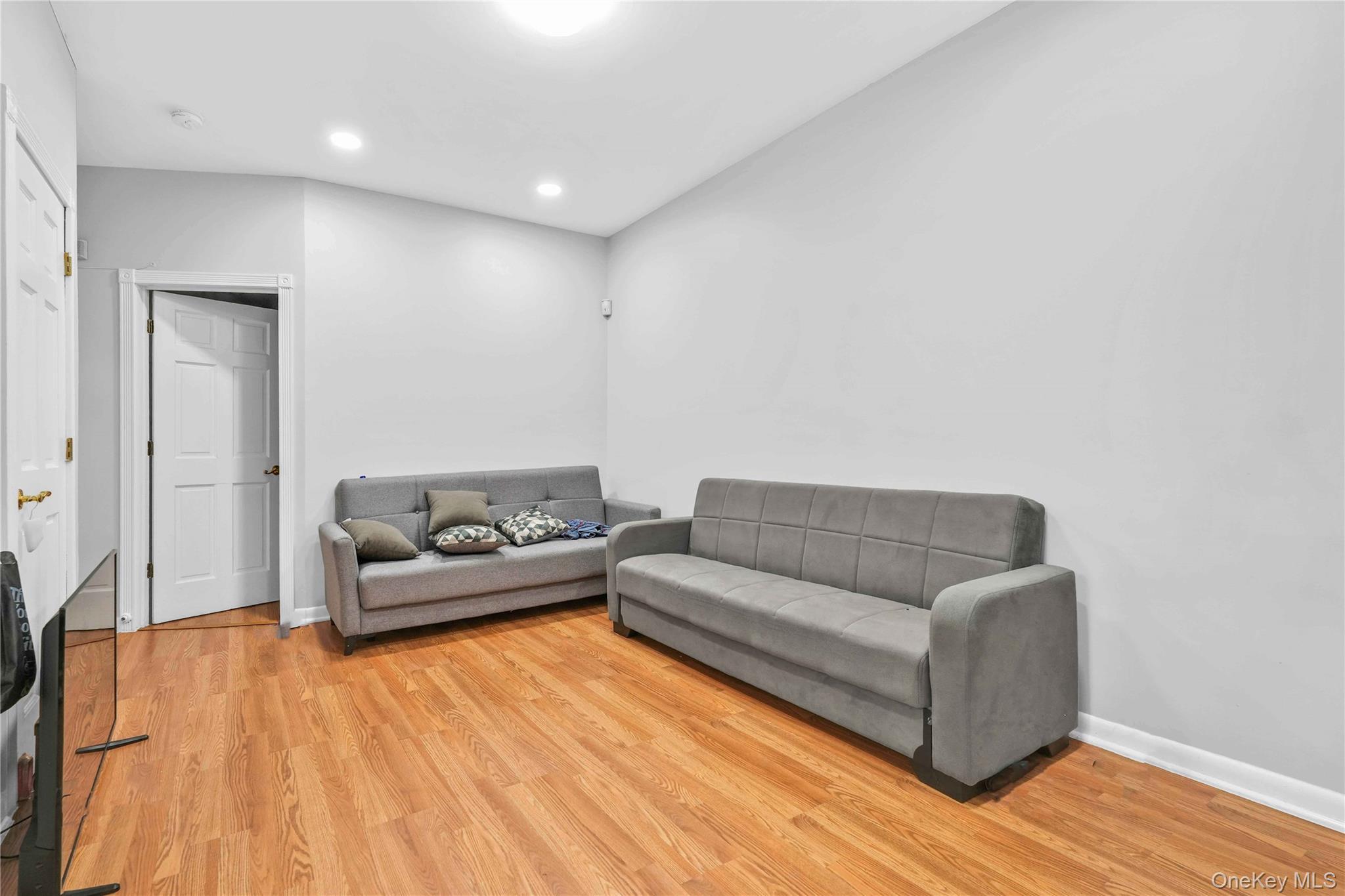 Single Family Prospect  Bronx, NY 10459, MLS-924365-3