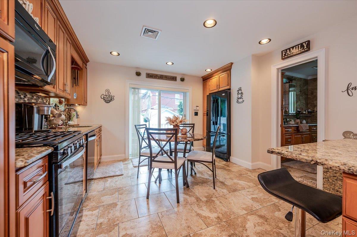 Single Family Mahan Bronx, NY 10461, MLS-924403-10