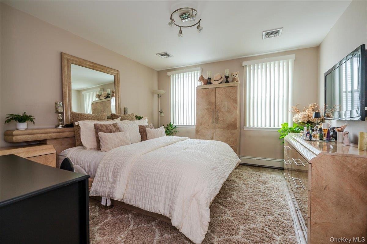 Single Family Mahan Bronx, NY 10461, MLS-924403-16