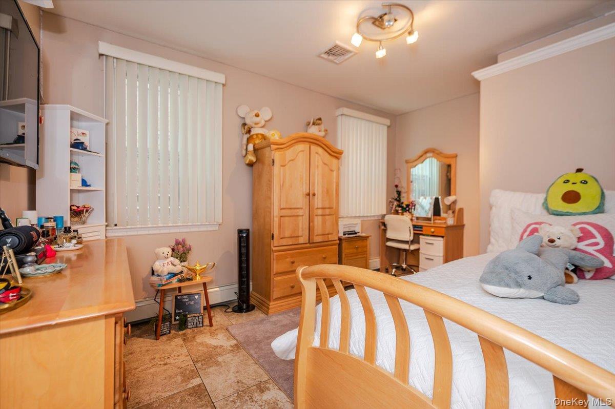 Single Family Mahan Bronx, NY 10461, MLS-924403-17