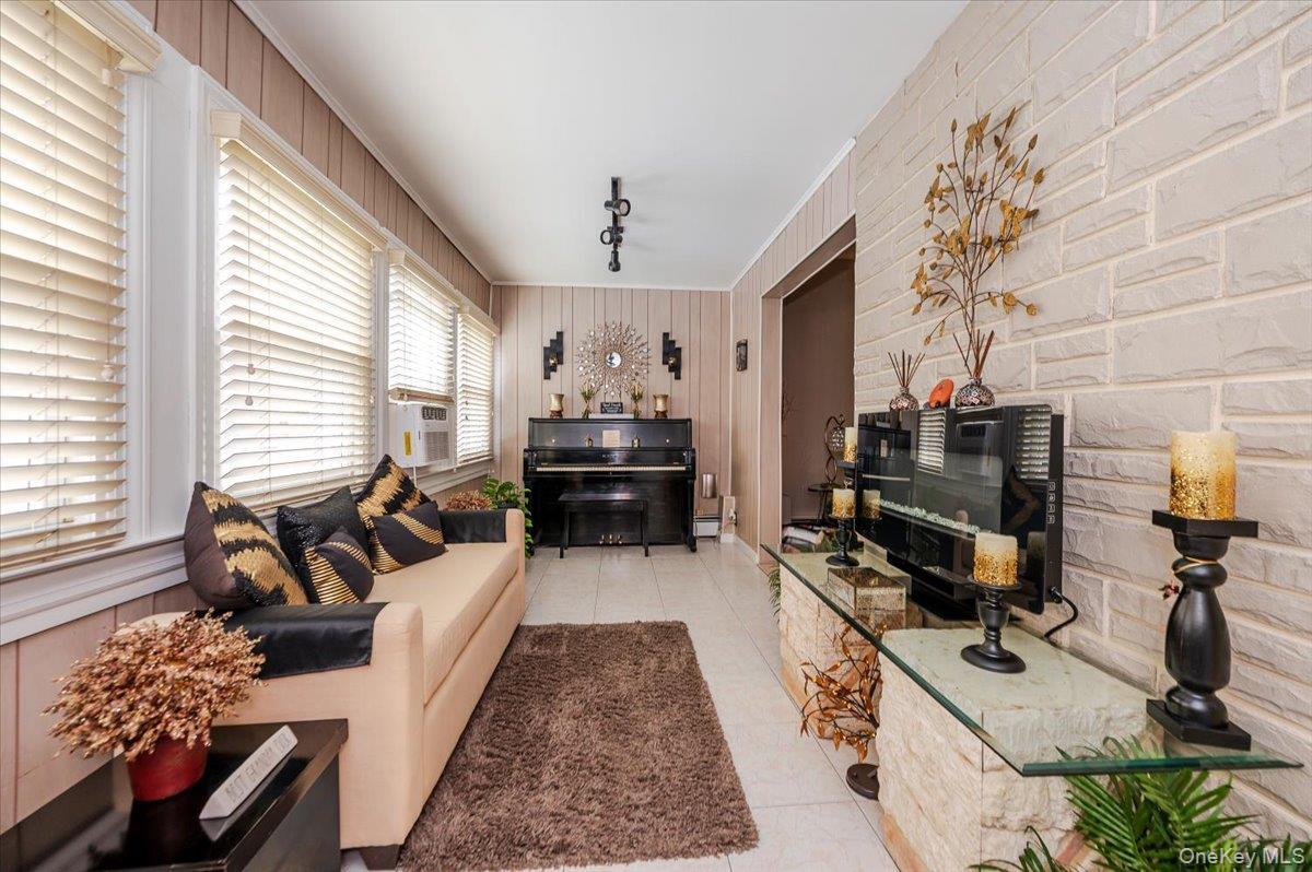 Single Family Mahan Bronx, NY 10461, MLS-924403-23