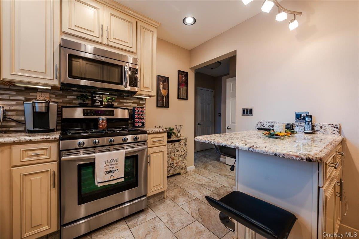 Single Family Mahan Bronx, NY 10461, MLS-924403-26