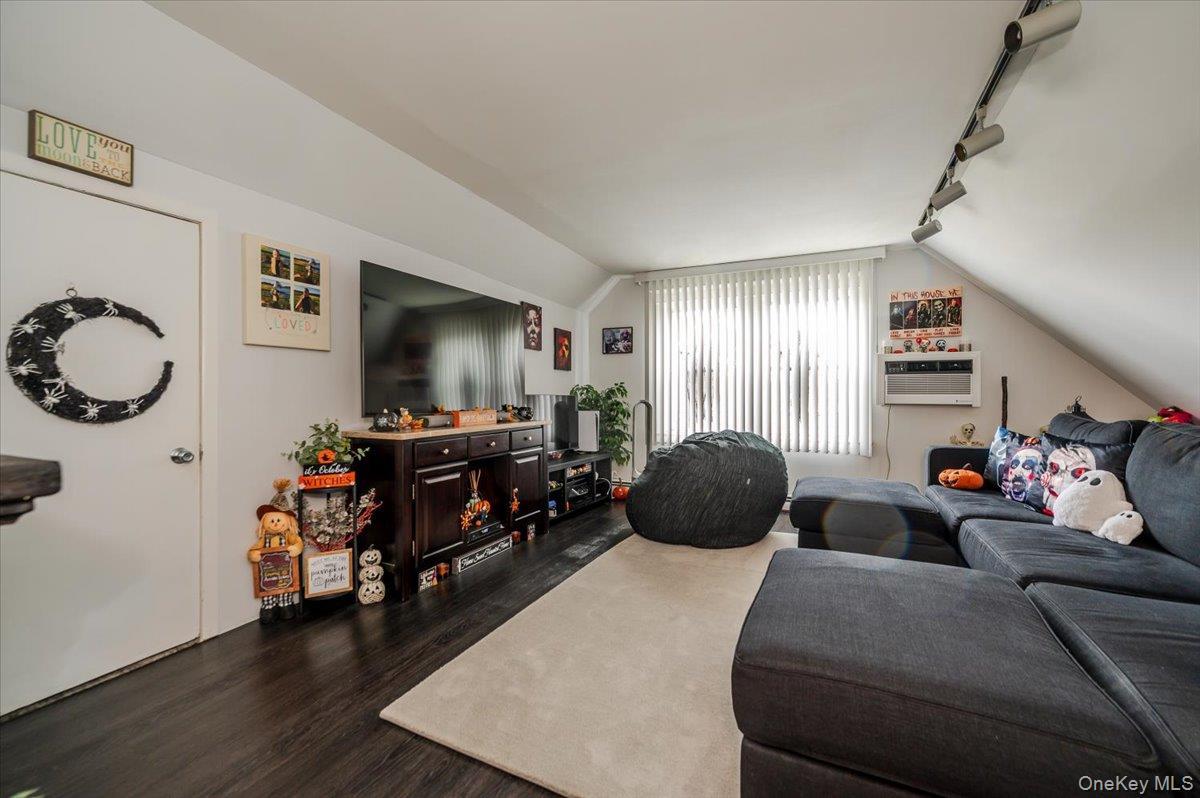 Single Family Mahan Bronx, NY 10461, MLS-924403-31