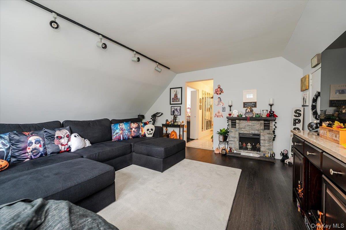 Single Family Mahan Bronx, NY 10461, MLS-924403-32