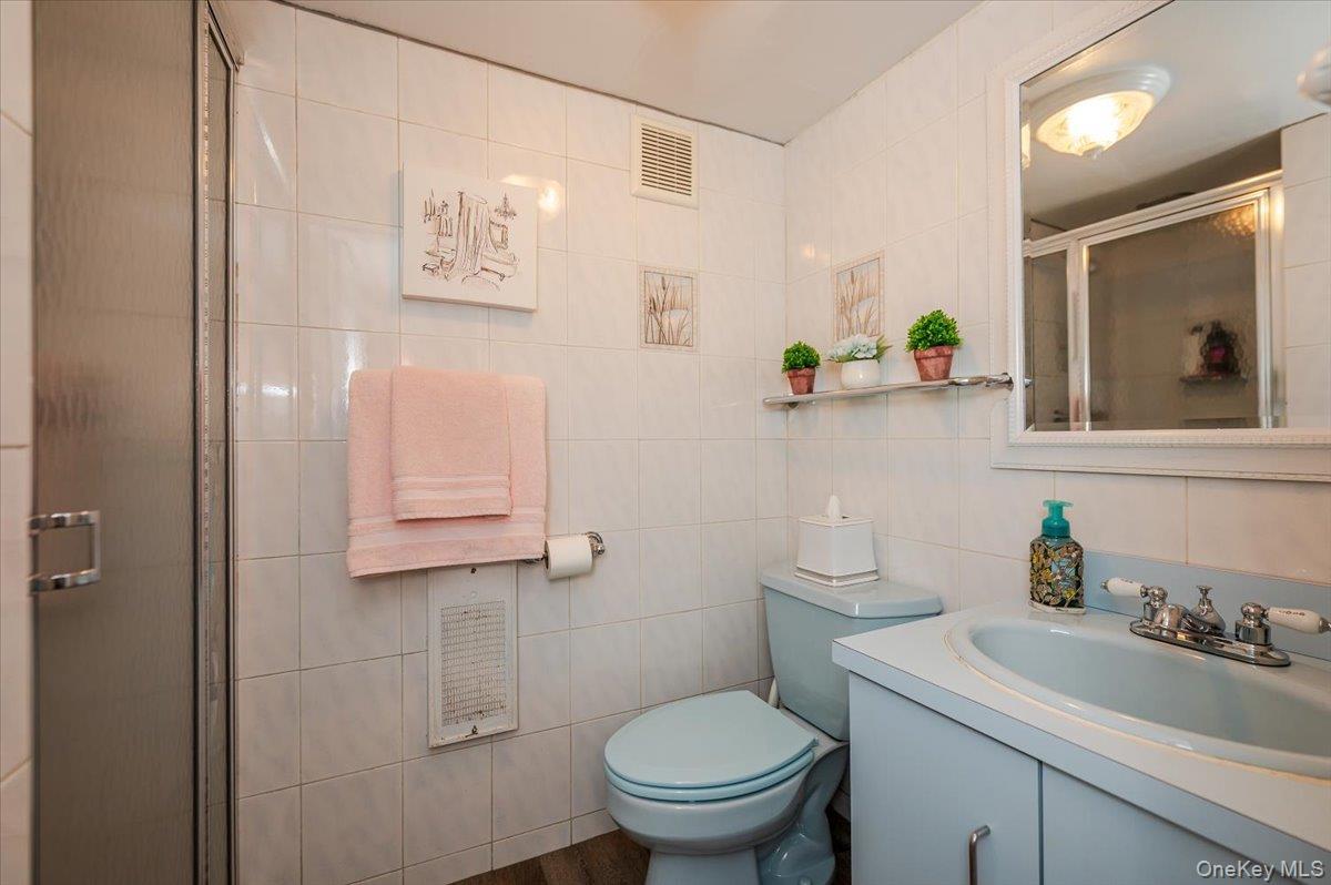 Single Family Mahan Bronx, NY 10461, MLS-924403-44