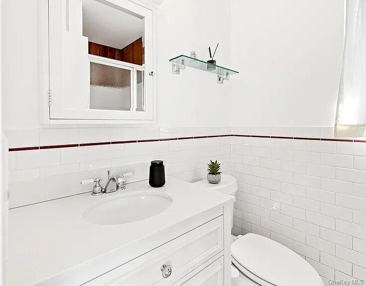 Single Family School  Suffolk County, NY 11946, MLS-924405-15