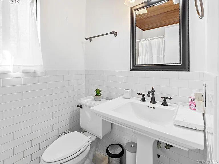 Single Family School  Suffolk County, NY 11946, MLS-924405-21