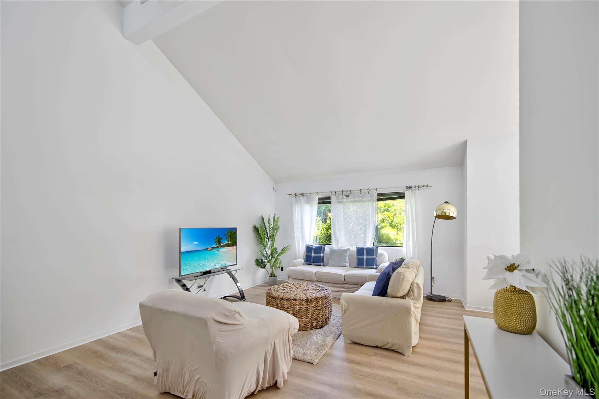 Single Family School  Suffolk County, NY 11946, MLS-924405-5