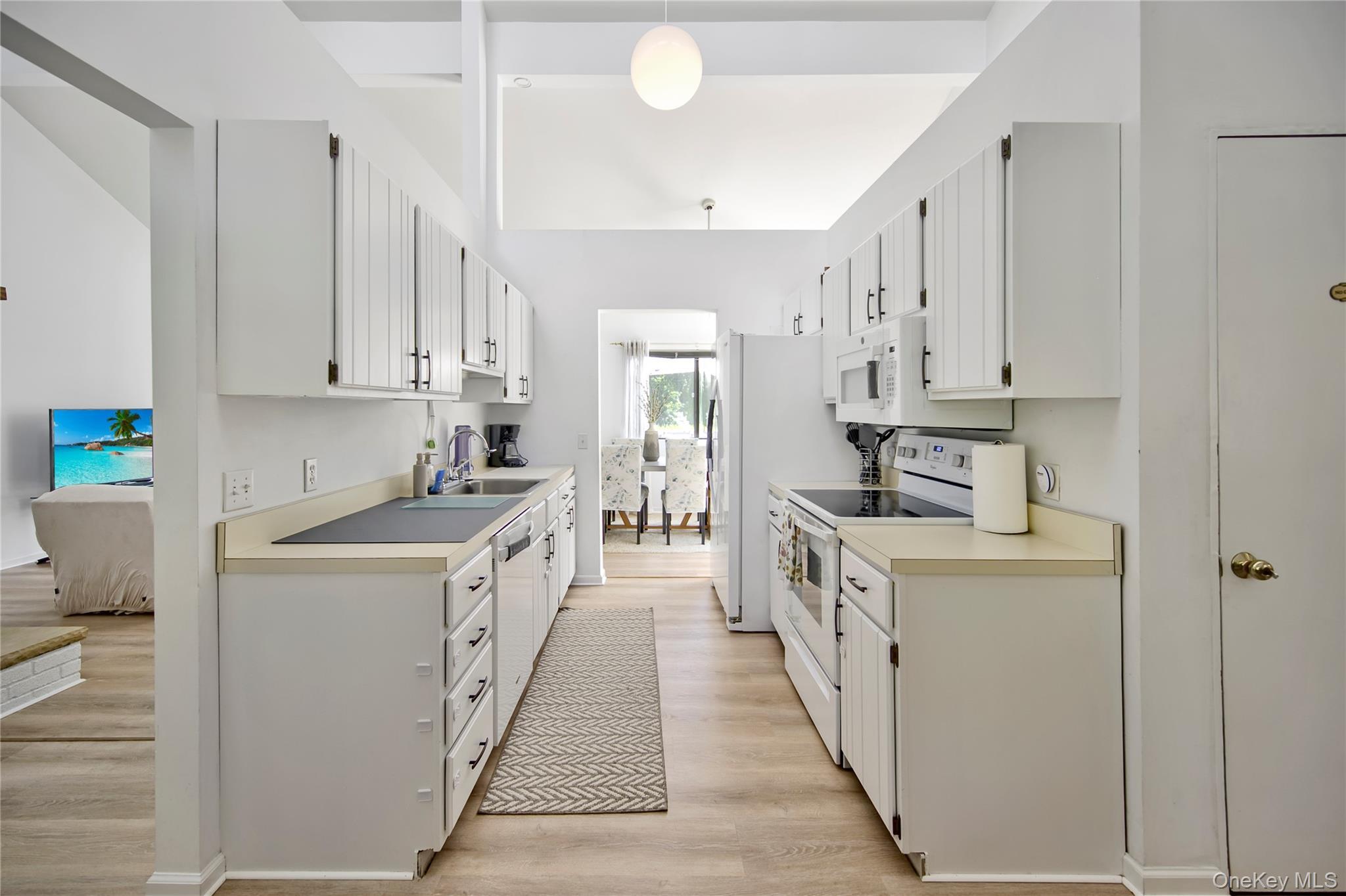 Single Family School  Suffolk County, NY 11946, MLS-924405-7