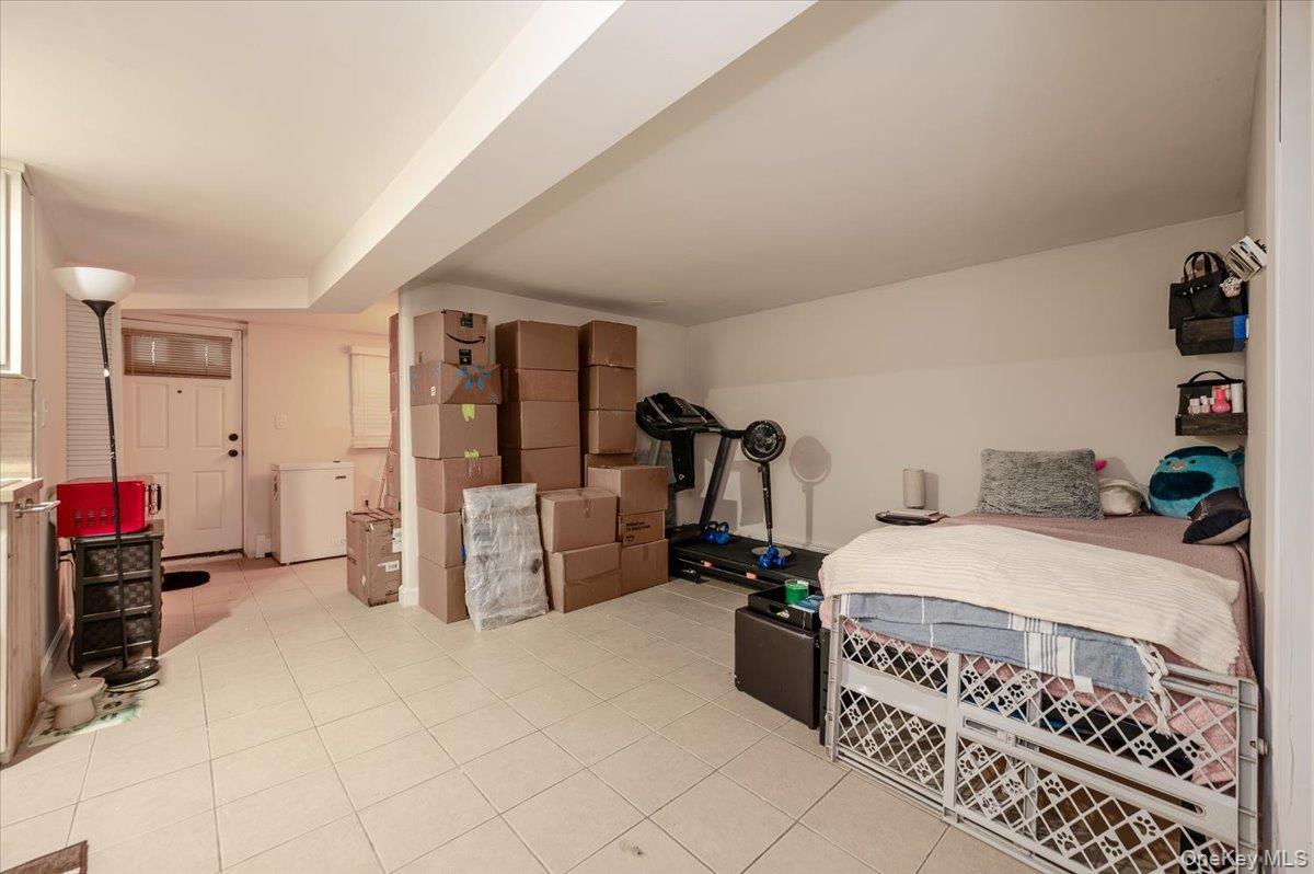 Single Family Waterbury Bronx, NY 10461, MLS-924464-13