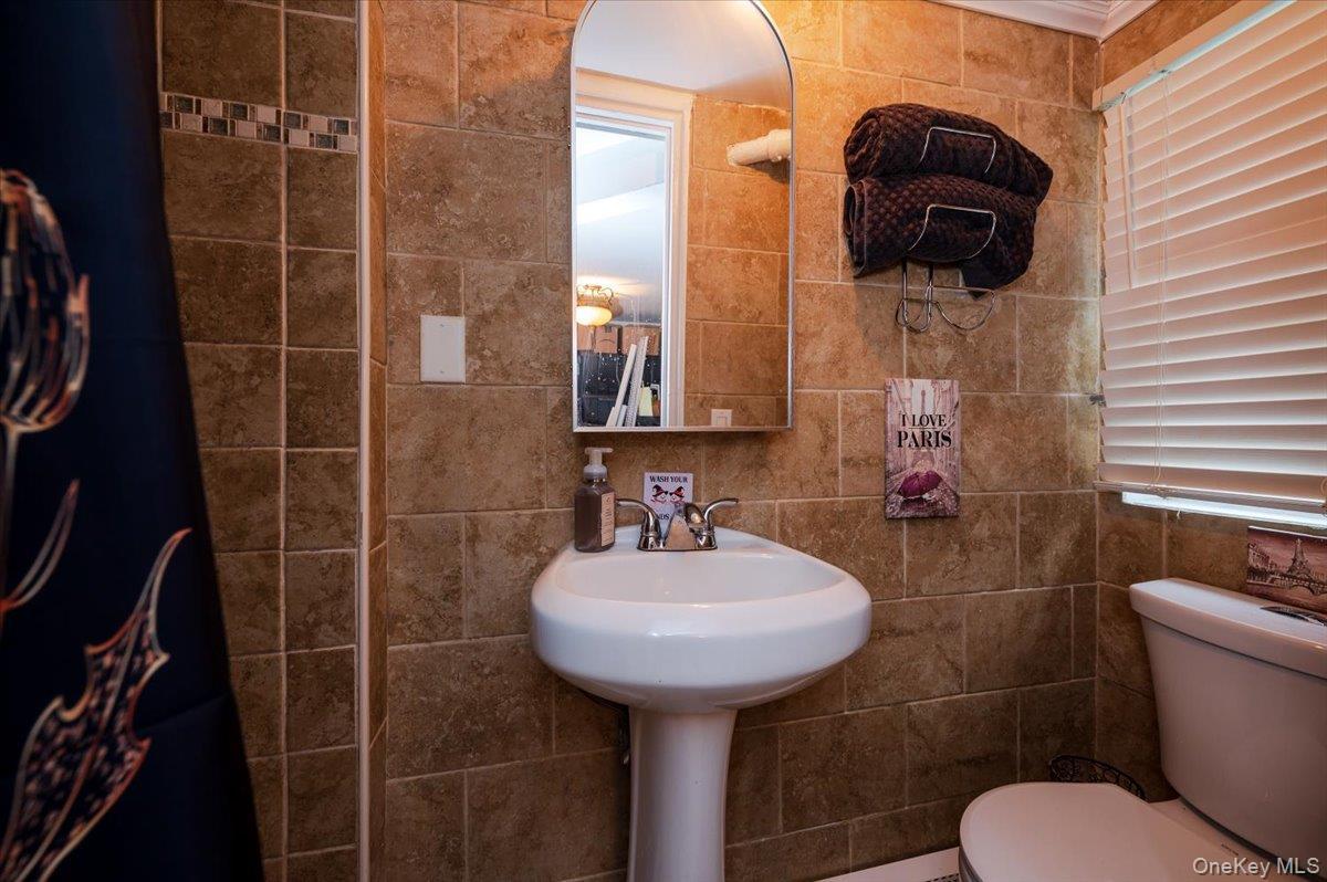 Single Family Waterbury Bronx, NY 10461, MLS-924464-16