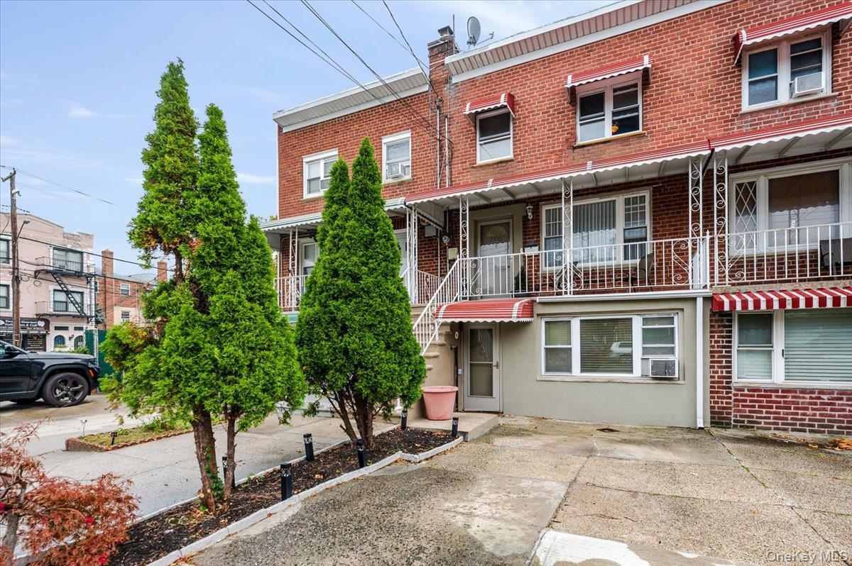 Single Family Waterbury Bronx, NY 10461, MLS-924464-23
