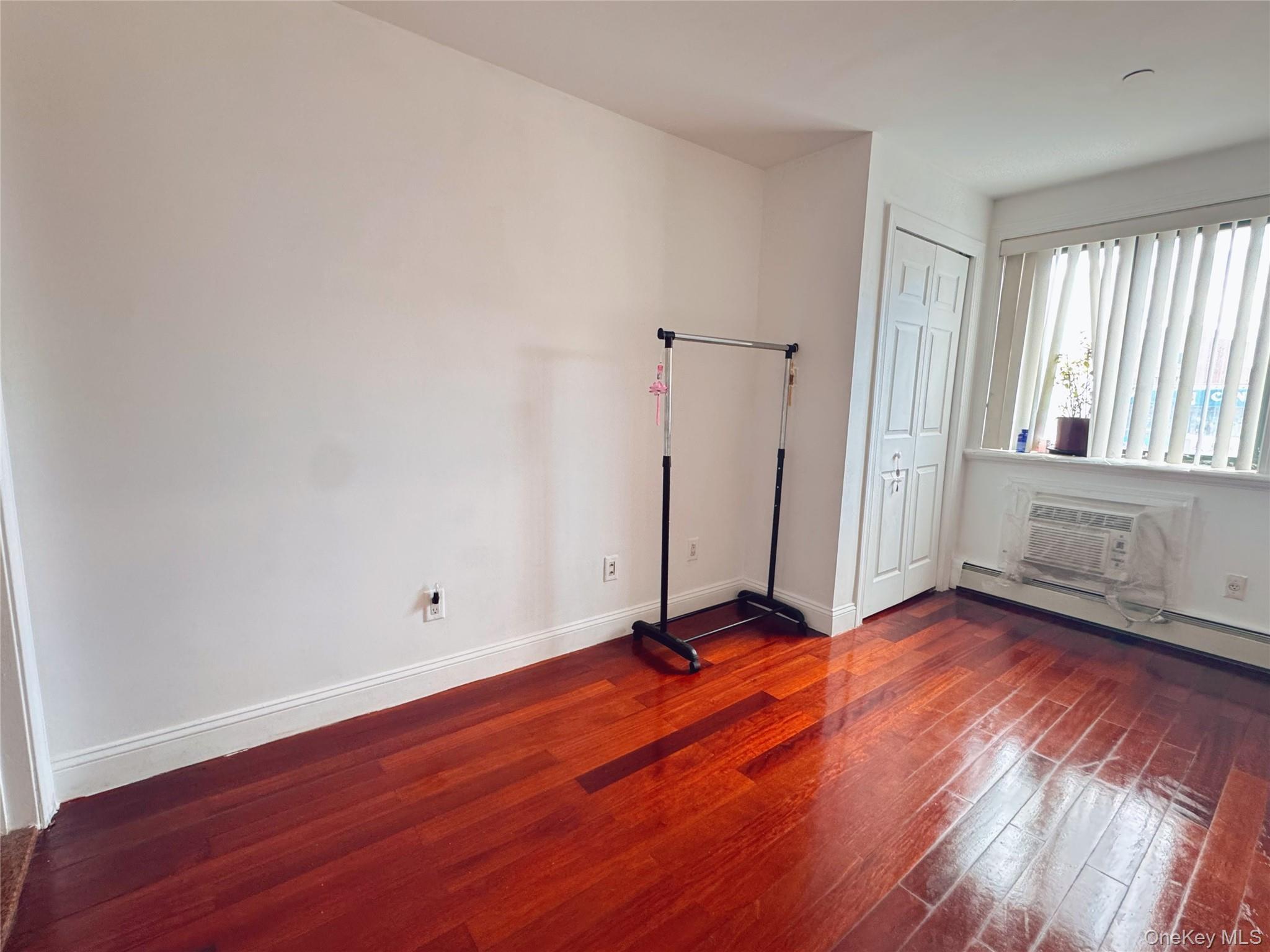 Condo College Point  Queens, NY 11355, MLS-924485-2