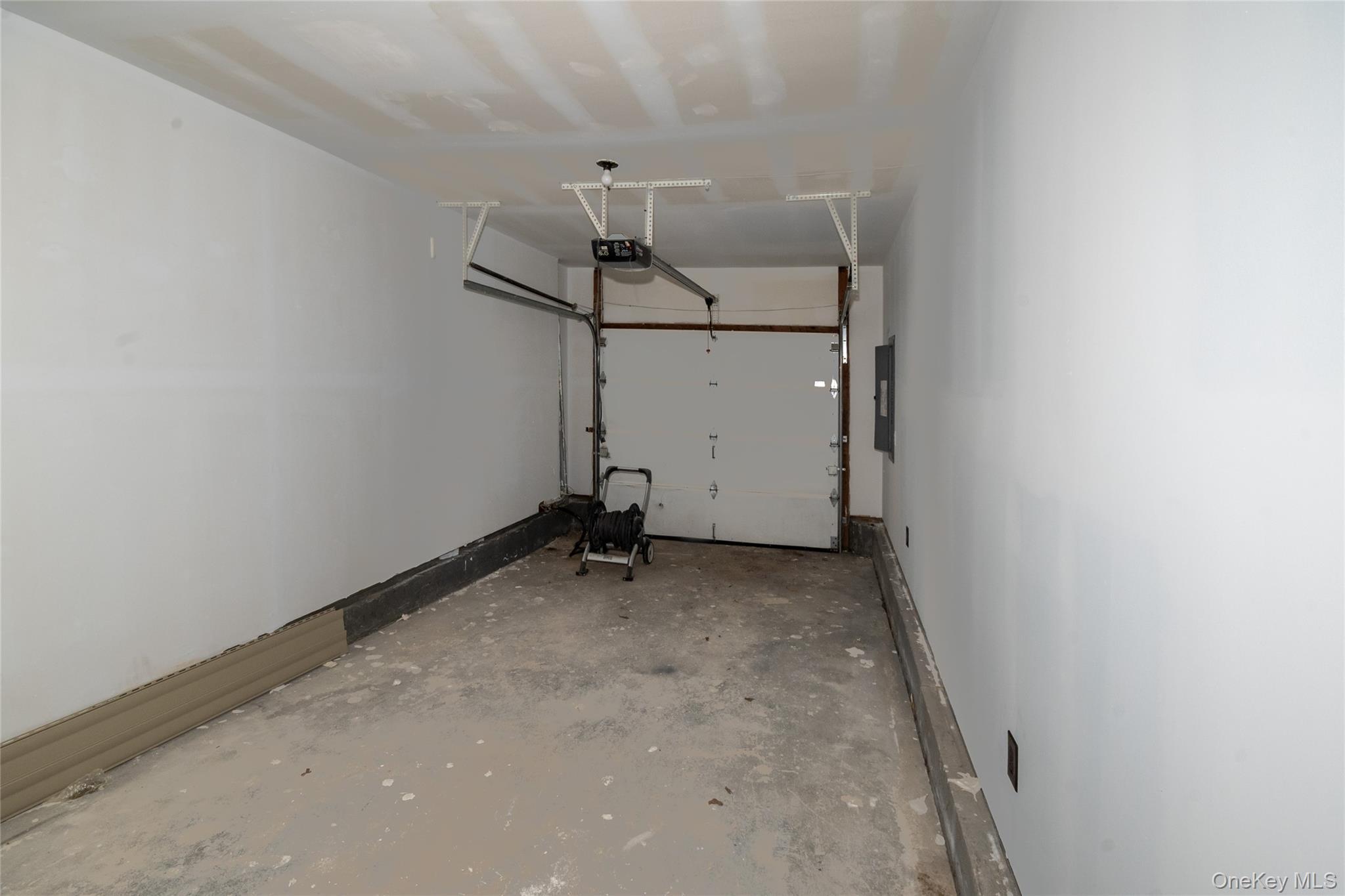 Single Family Birch Hollow  Suffolk County, NY 11967, MLS-924499-23