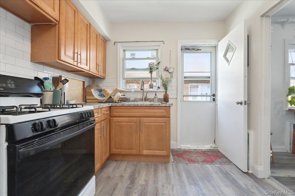 Single Family Broadway Nassau County, NY 11561, MLS-924516-8