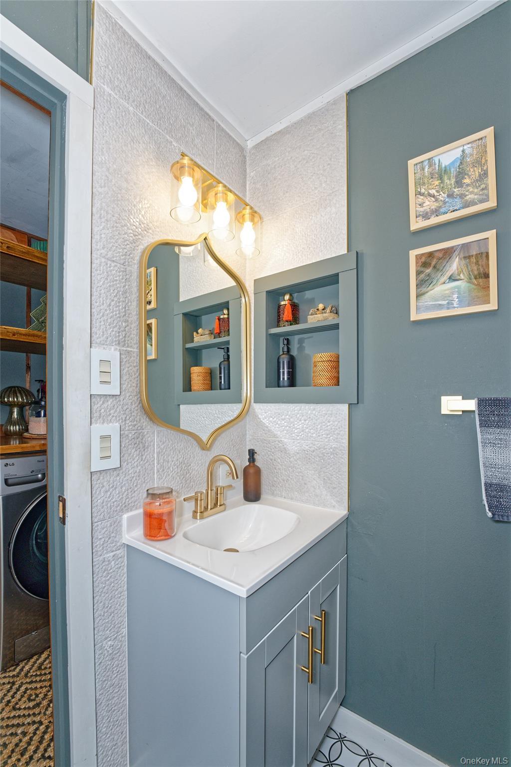 Single Family Matthew Dr, Castleton Out Of Area, NY 12033, MLS-924529-15