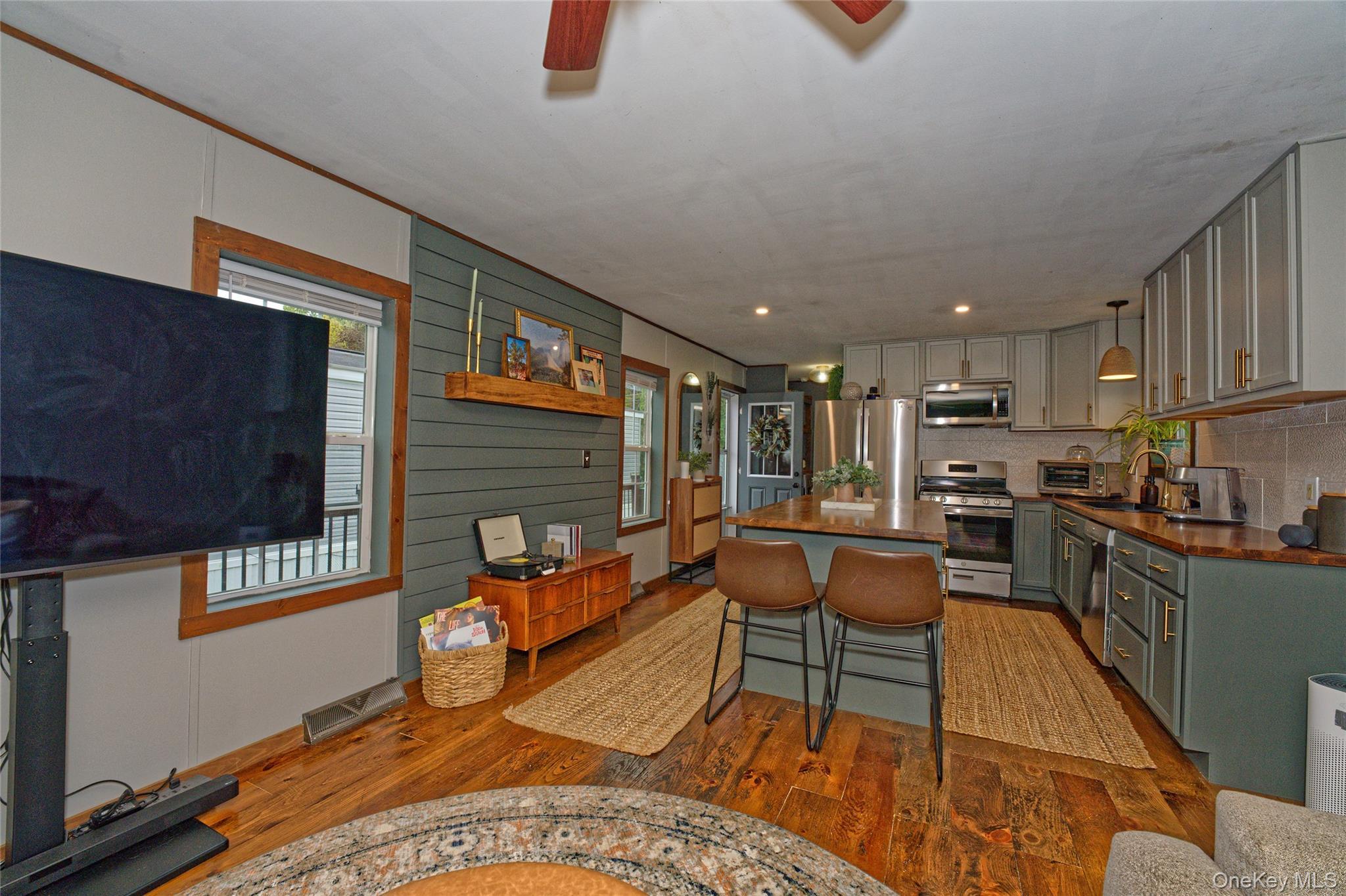 Single Family Matthew Dr, Castleton Out Of Area, NY 12033, MLS-924529-8