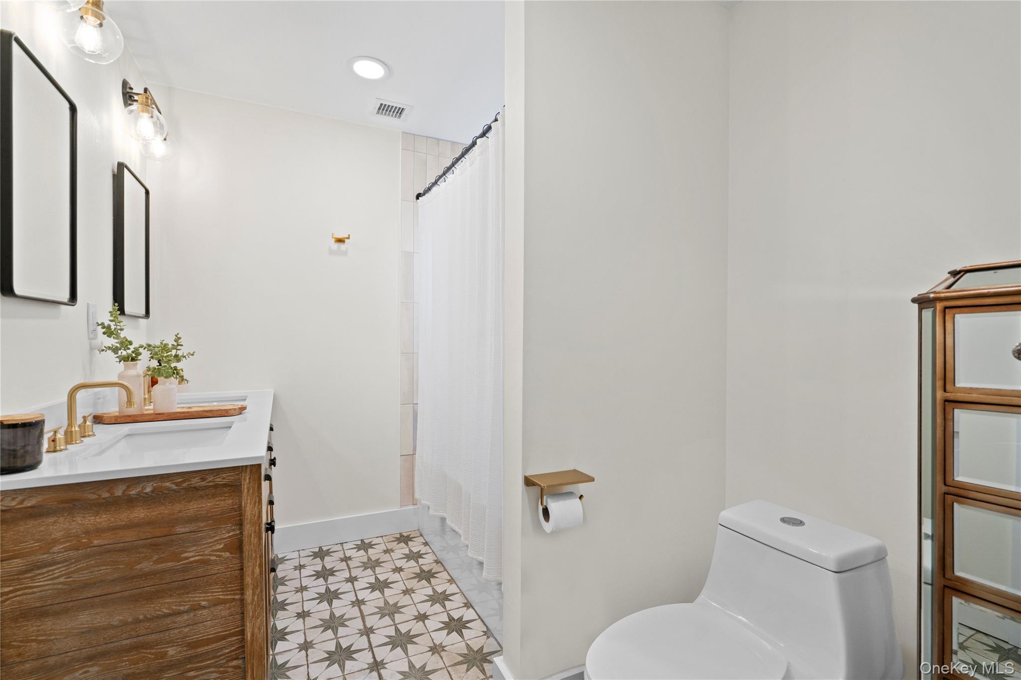 Single Family Bay  Suffolk County, NY 11772, MLS-924549-20