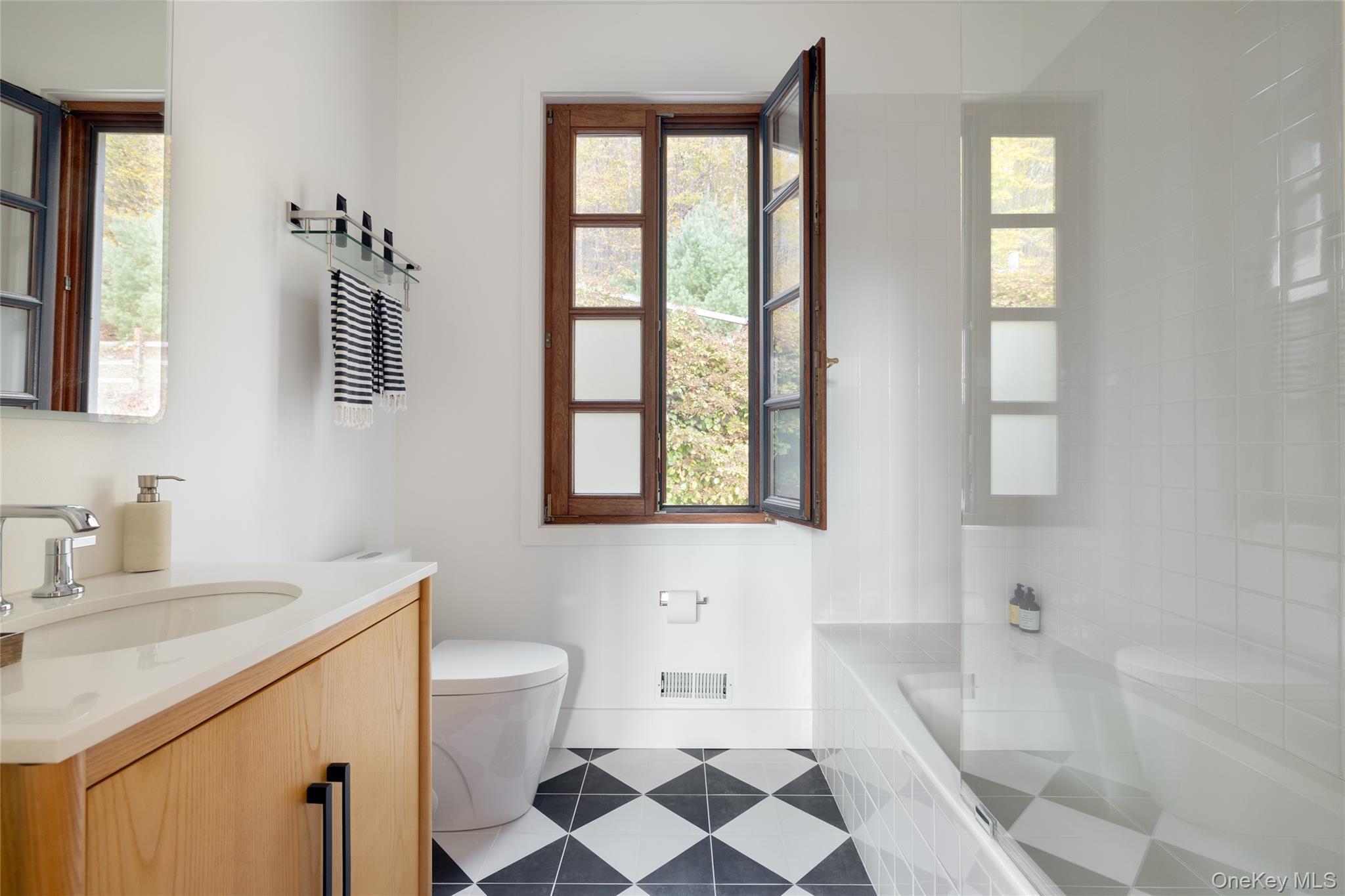 Single Family Frost Valley Sullivan County, NY 12725, MLS-924592-19