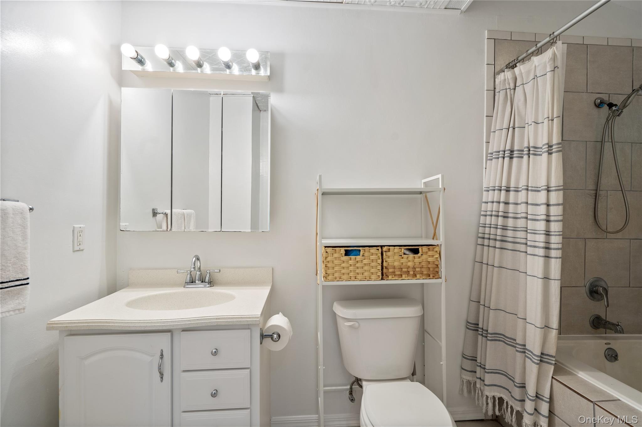 Single Family Dune Suffolk County, NY 11768, MLS-924594-17