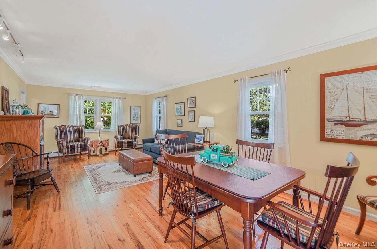 Single Family Head Of The Neck  Suffolk County, NY 11713, MLS-924598-11