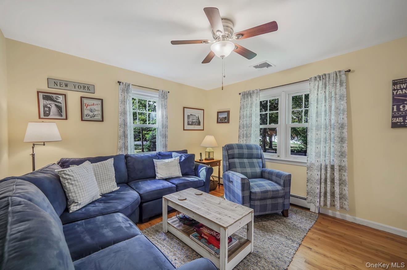 Single Family Head Of The Neck  Suffolk County, NY 11713, MLS-924598-15