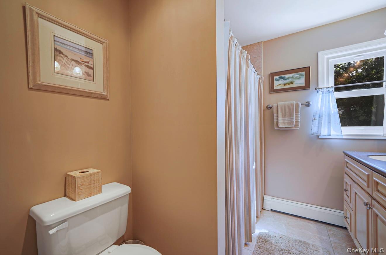 Single Family Head Of The Neck  Suffolk County, NY 11713, MLS-924598-17